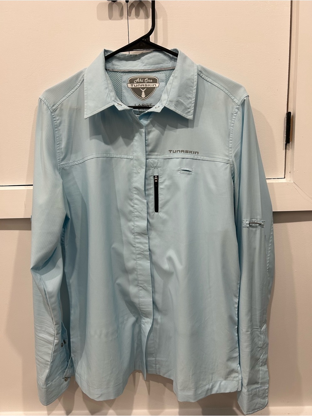Tunaskin Ahi One light blue button down